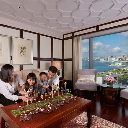 Mandarin Oriental, Hong Kong Hotel Exterior photo